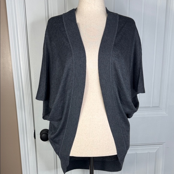 LOFT Sweaters - LOFT Sweater Womens M/L Charcoal Gray Open Front Batwing Shrug